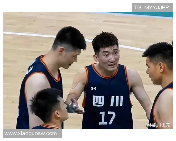 四川男篮迎战深圳队全力争胜期待精彩对决展现篮球魅力与团队精神